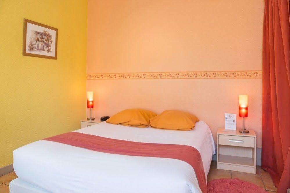 Hotel Caravelle Contact Hotel โรชฟอร์ ภายนอก รูปภาพ