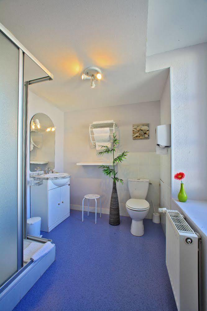 Hotel Caravelle Contact Hotel โรชฟอร์ ภายนอก รูปภาพ